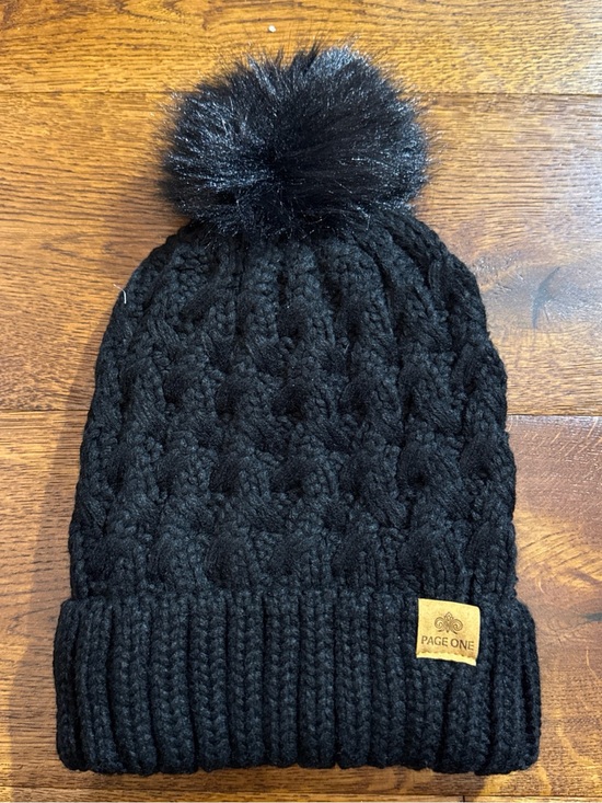 Accessories - Women's Black Cable Knit Pom Beanie